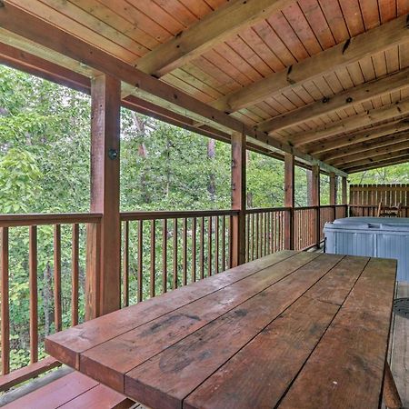 Cabin With Deck And Fireplace Less Than 3 Mi To Dollywood! Пиджен Фордж Екстериор снимка