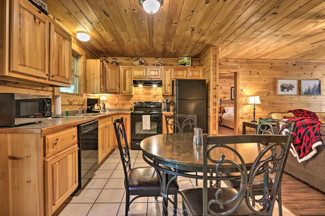Cabin With Deck And Fireplace Less Than 3 Mi To Dollywood! Пиджен Фордж Екстериор снимка