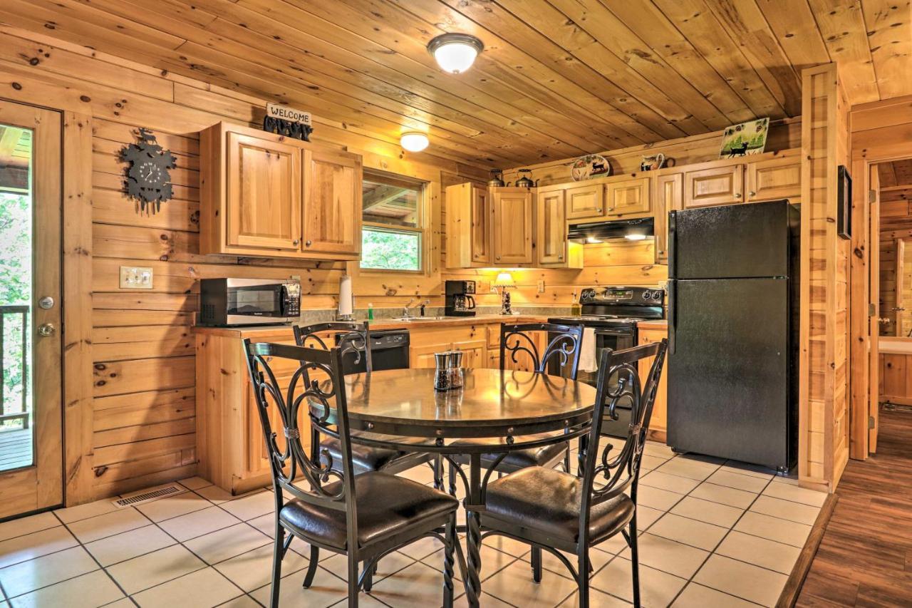 Cabin With Deck And Fireplace Less Than 3 Mi To Dollywood! Пиджен Фордж Екстериор снимка