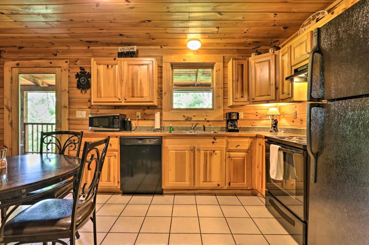 Cabin With Deck And Fireplace Less Than 3 Mi To Dollywood! Пиджен Фордж Екстериор снимка
