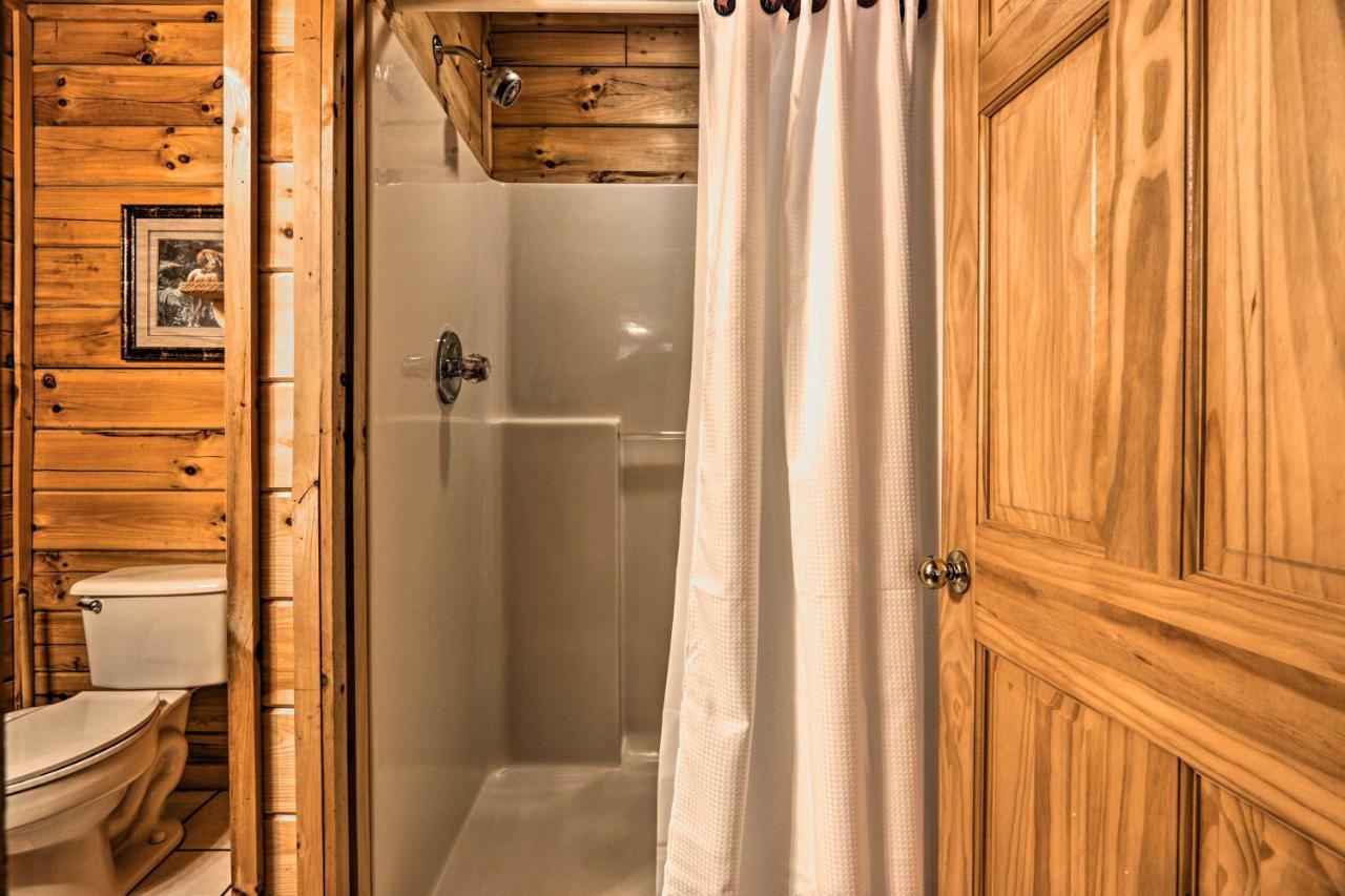 Cabin With Deck And Fireplace Less Than 3 Mi To Dollywood! Пиджен Фордж Екстериор снимка